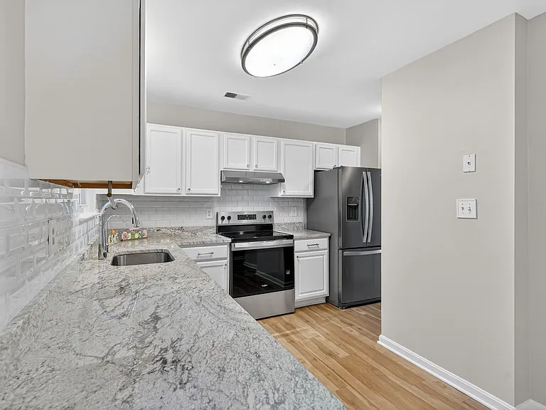 8 Suncroft Ct — Photo 7