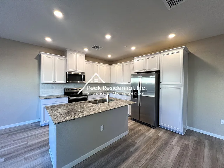 2808 Bedell St — Photo 5