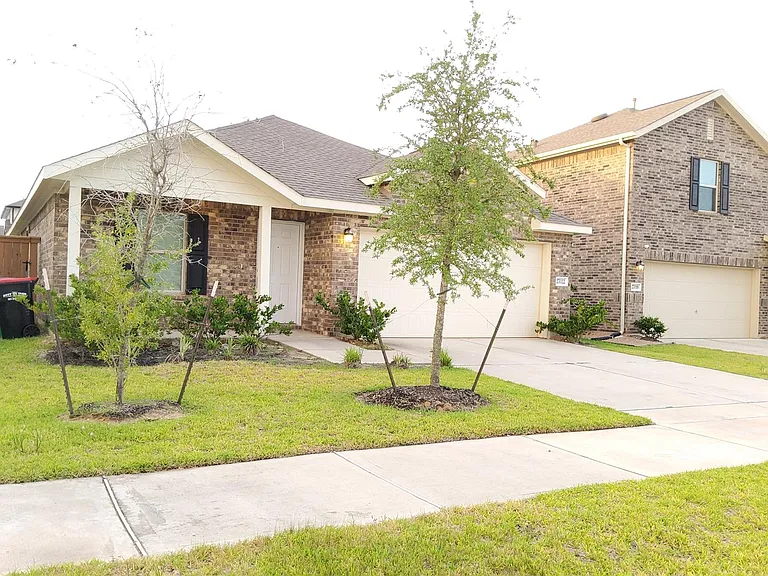 27022 Breakaway Ln — Photo 2
