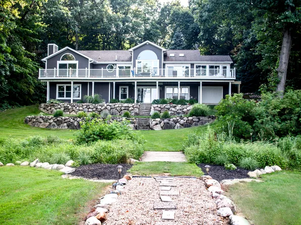16366 Watersedge Dr, Vicksburg, MI 49097