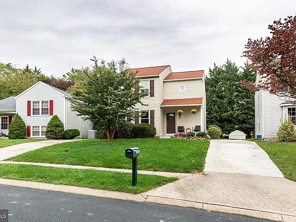 3rd image of 6418 Tamarack Cir