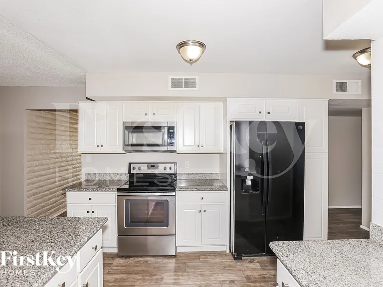 7646 N 37th Ave — Photo 4