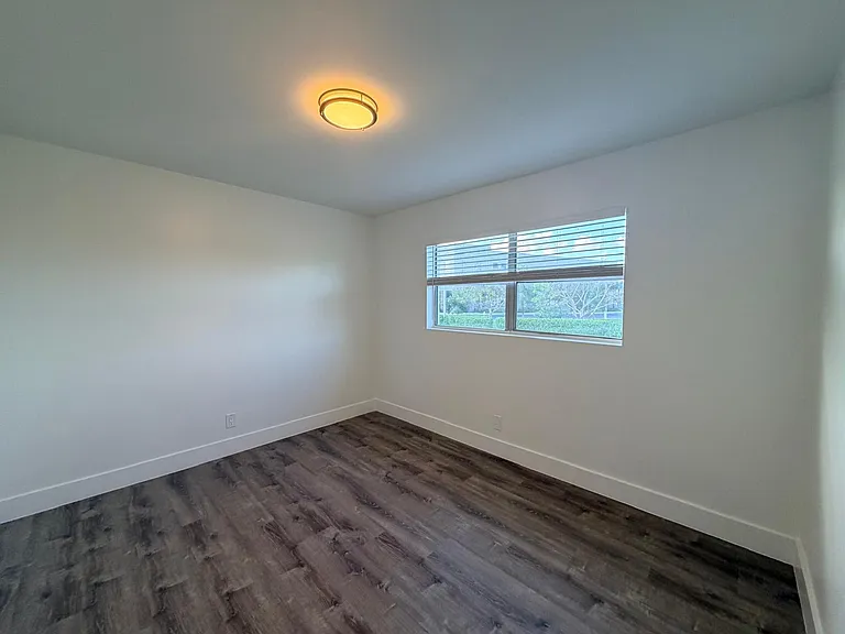 5841 SW 36th Ct — Photo 7