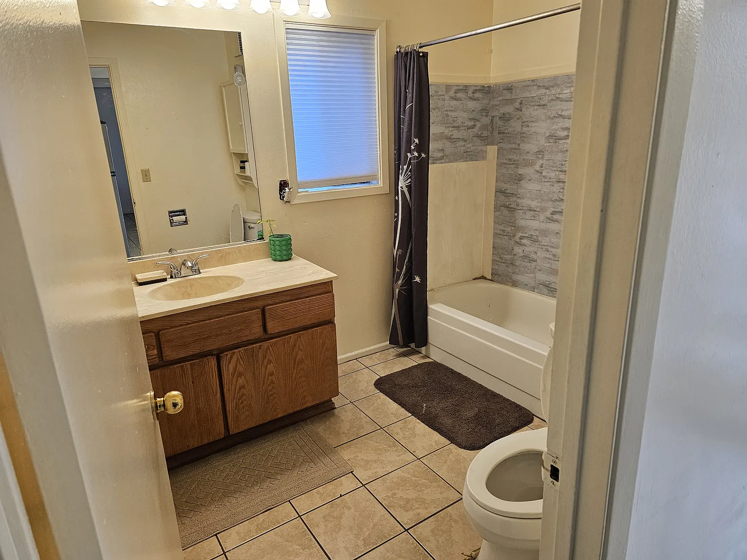 2 bed, 1000 sqft, $1,050 — Photo 3
