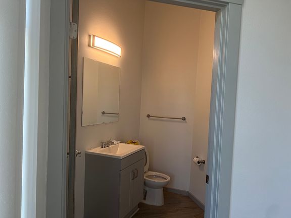 5th image of 300 Fairview Ave #1