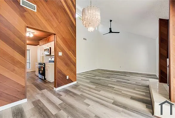 5814 Meadow Wood Ln — Photo 7