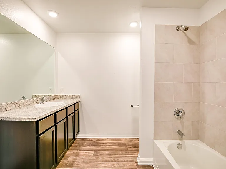 617 Riverdale Dr — Photo 10