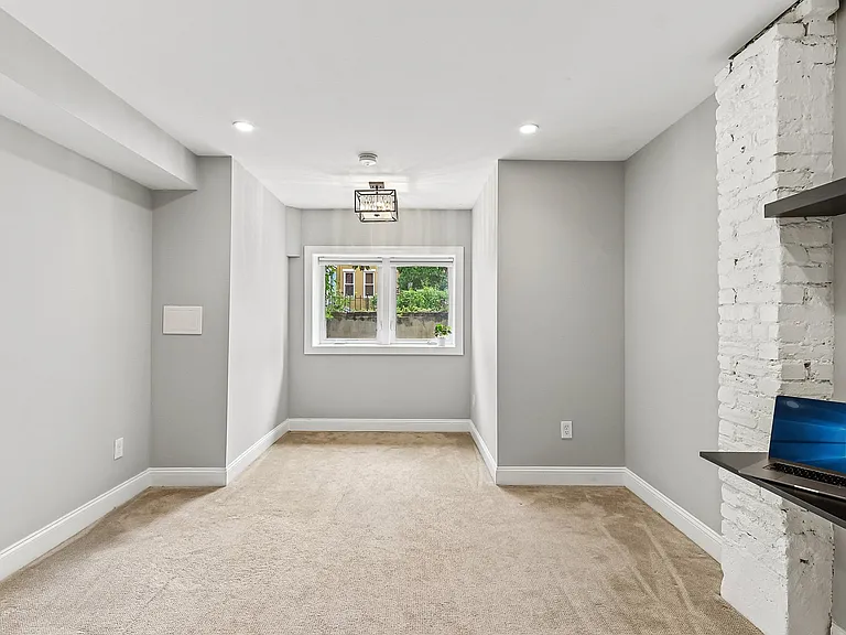 724 5th St NE #G — Photo 3