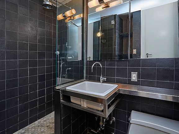 5th image of 201 E 21st St APT 6M
