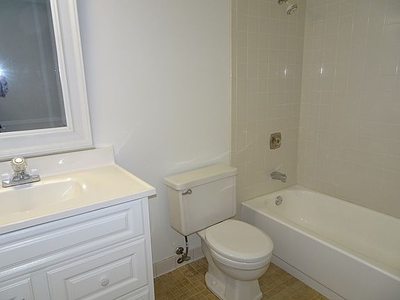 4th image of 5333 Waterbury Dr APT 303