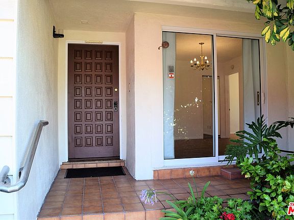 3rd image of 3039 Linda Ln