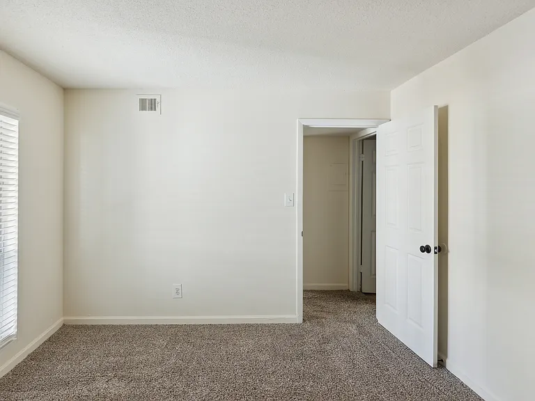 Overlook Apartments — Photo 31