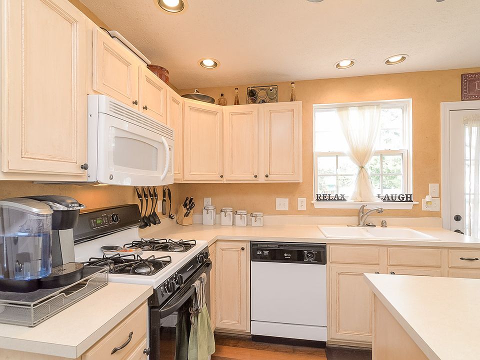 range,dishwasher,microwave