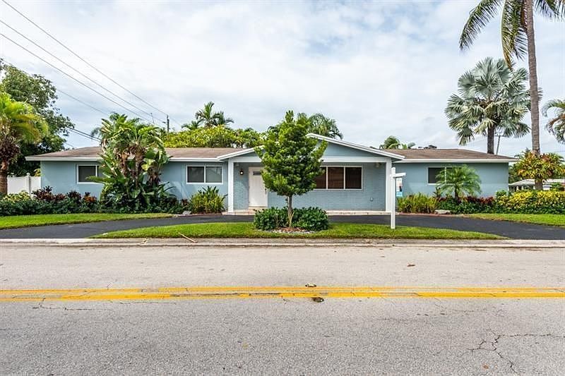 1st image of 818 N 12th Ave