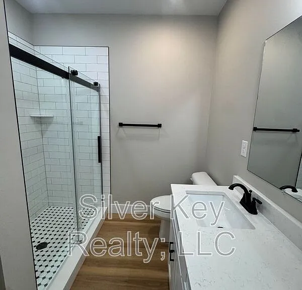 924 Stratford Ave — Photo 15