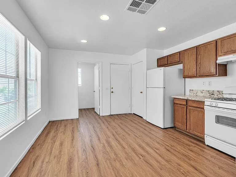 9648 Boylagh Ave — Photo 8