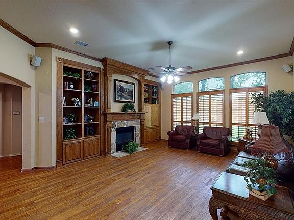 2nd image of 3382 Castlewood Blvd