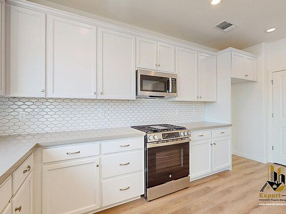 3rd image of 1447 Gwinnett St