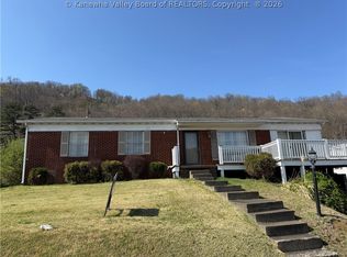 20 Cedar Ln, Madison, WV 25130