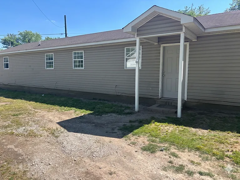 392 E Main St — Photo 1