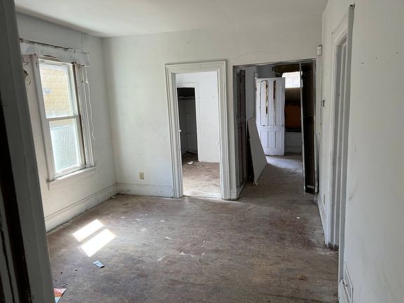 3rd image of 102 Rosewood St