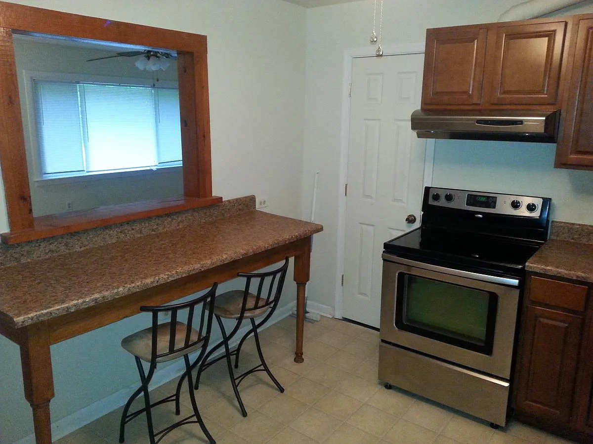 3 bed, 1350 sqft, $2,050 — Photo 4