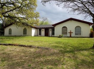 2045 Trailwood Dr W, Burleson, TX 76028