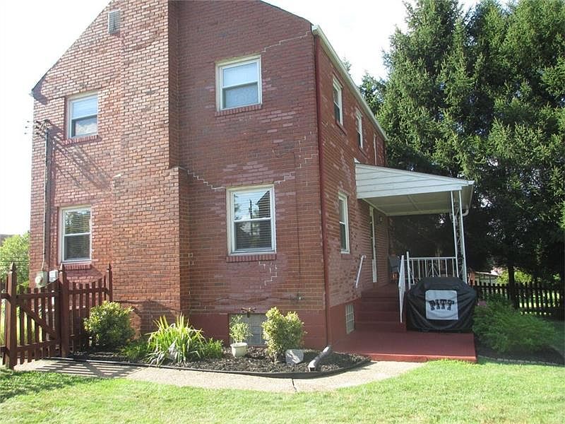 2nd image of 1065 Sarah St