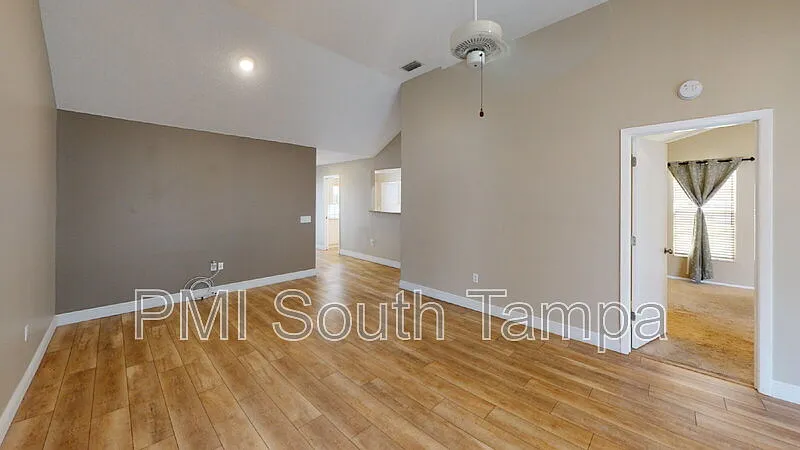 2 bed, 2.0 bath, 1369 sqft, $2,500 — Photo 3