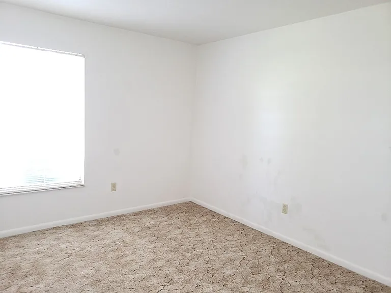 120 SW Trafalgar Pkwy — Photo 10