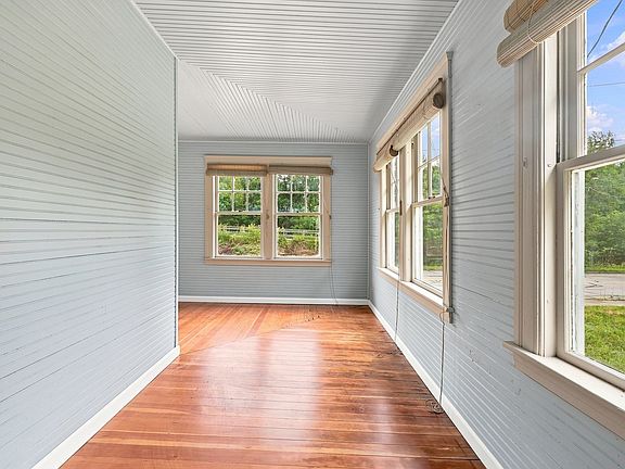 5th image of 1307 Millbury St