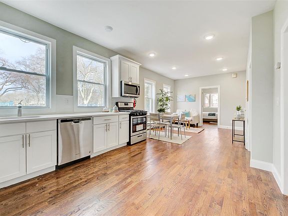 3rd image of 27 Delaware Ave