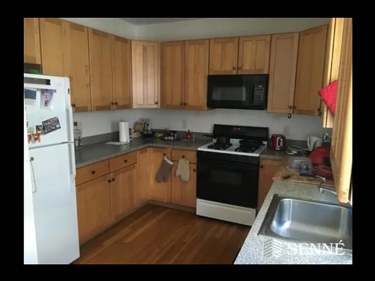 340 Franklin St #2 — Photo 3