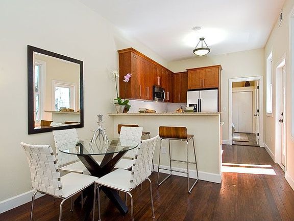 5th image of 40 Varennes St