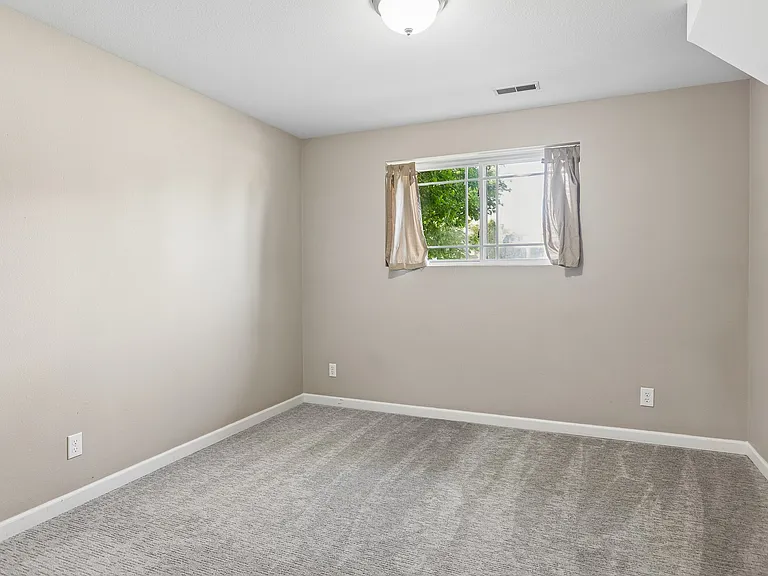 16013 Robin Dr — Photo 18