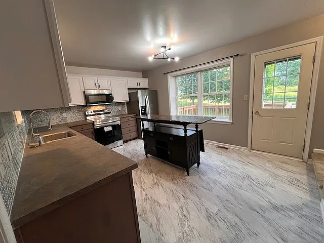 305 S Oak St — Photo 16