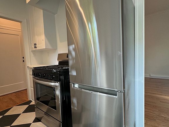 3rd image of 1630 Lyman Pl #10