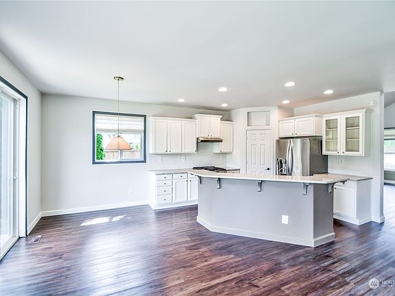 3rd image of 4422 9th Avenue NW