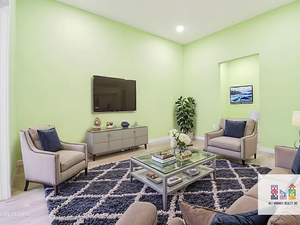 2138 Bleecker St #2R