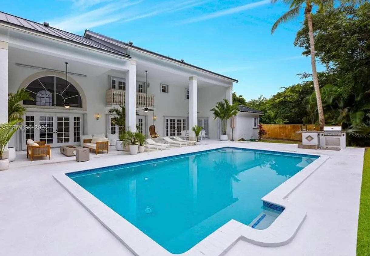 5 bed, 5.5 bath, 4361 sqft, $15,000 — Photo 3