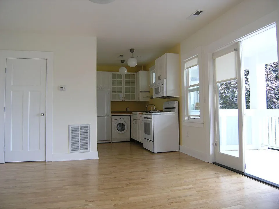 1106 SE 13th Ave #306