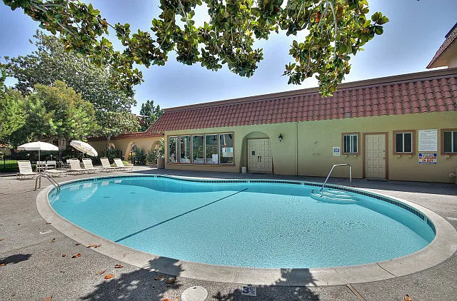 1063 Alta Mira Dr #B — Photo 4