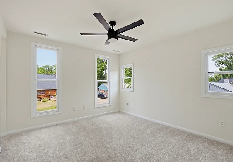 301 Kenmore Ave — Photo 14