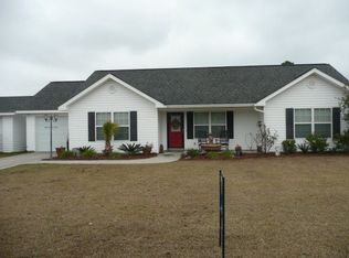226 Hawks Landing Dr, Waynesville, GA 31566
