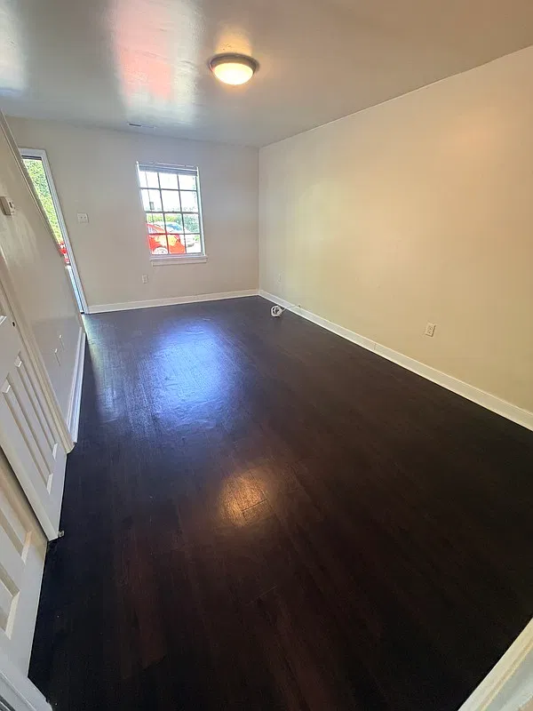 2 bed, 1.0 bath, $995 — Photo 2