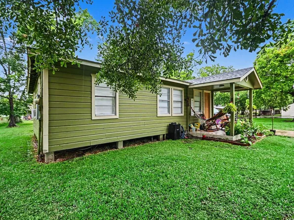 536 Montgomery Street, Clute, TX 77531