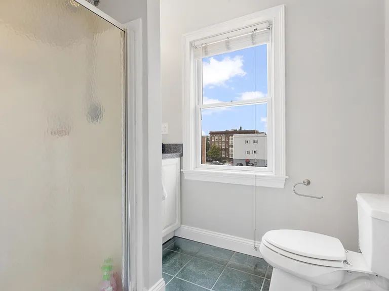 734 E 6th St #3 — Photo 2