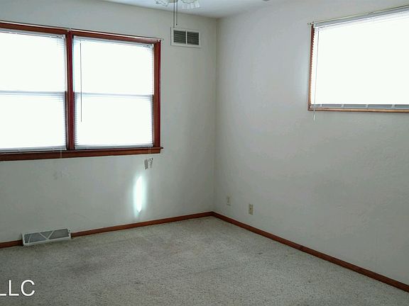 5th image of 308 Robinhood Ln APT D