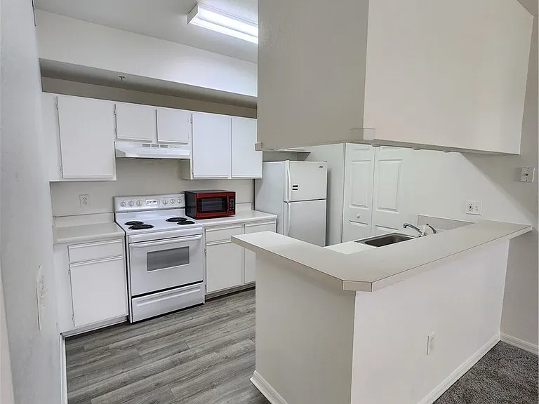 6321 Aragon Way #304 — Photo 1