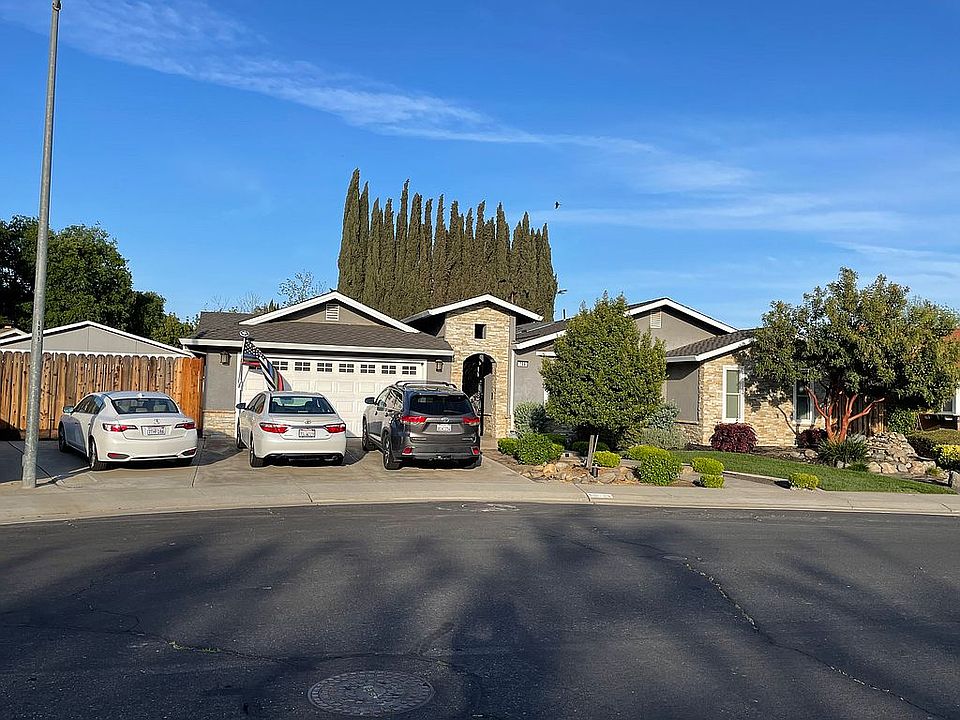 1st image of 758 Bradley Pl